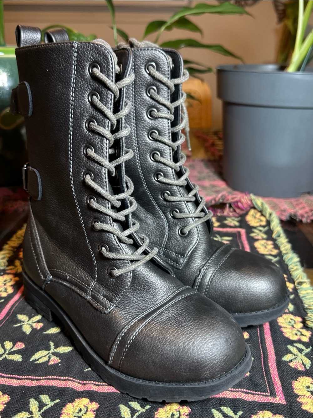 Josiny Girls Buckled Combat Boots Size 1 Gray Metallic Color